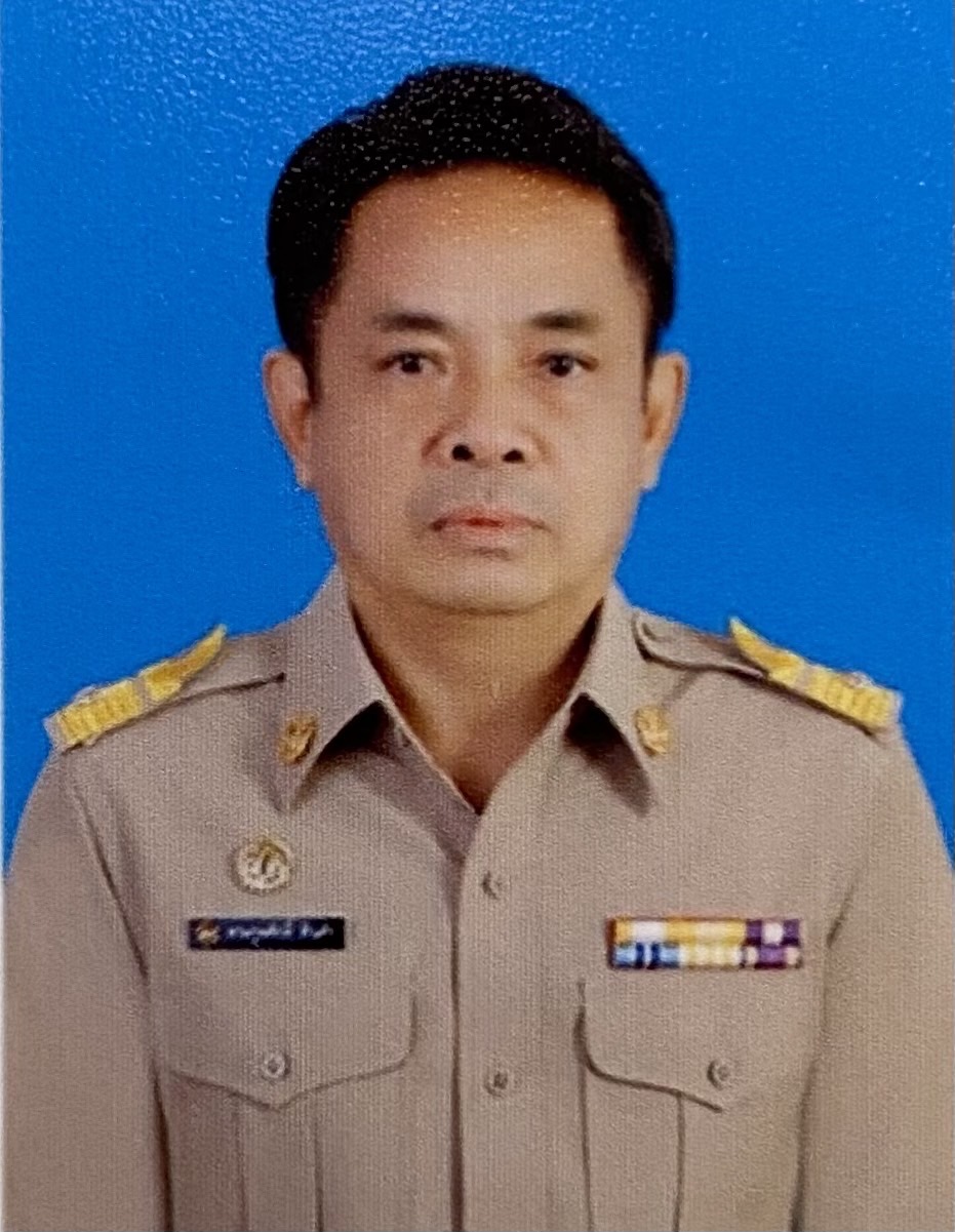 นายตระกูลศักดิ์    ต้นคำ